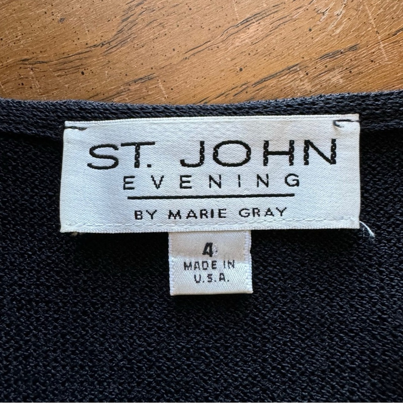 St. John Evening By Marie Gray Santana Knit V-Neck Short Sleeve Luxury Sweater — image 5 of 5
